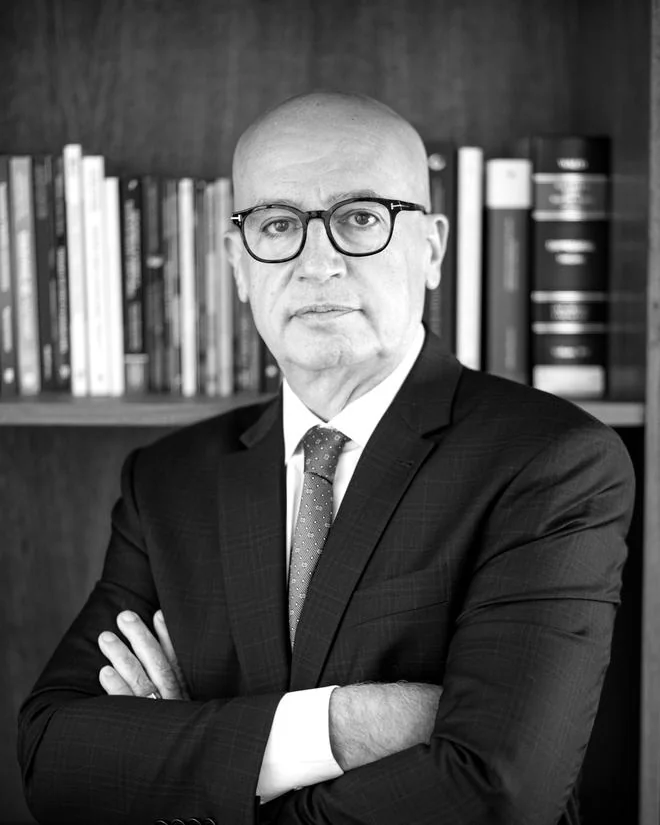 Retrato de Valdir Simão